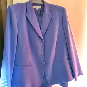 Womans 2pc lavender suit